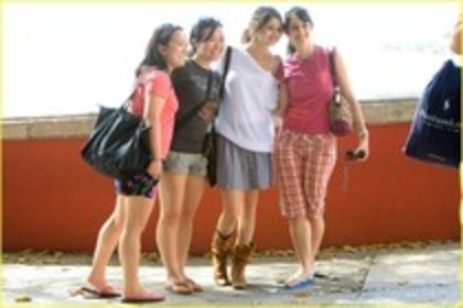 25514815_QKWSCVYAA - Selena Gomez
