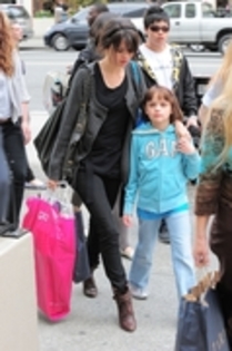 25514818_BGBAGJVVZ - Selena Gomez