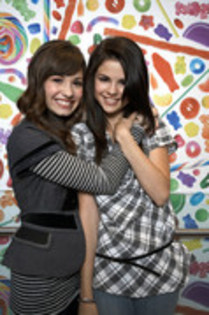 25514819_QRHAISXAV - Selena Gomez