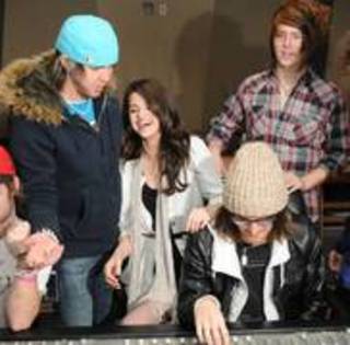 25514831_WCBBVBGJR - Selena Gomez