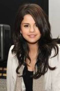 25514844_TIVWVETXT - Selena Gomez