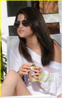 25514857_QKYGVHDOV - Selena Gomez