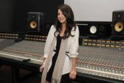 25514861_ULFNBQMIL - Selena Gomez