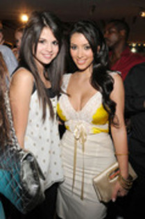 25514865_CNSQPNUZE - Selena Gomez