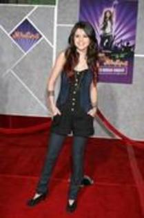 25514871_GSMKVZDLP - Selena Gomez