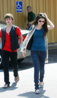 25514875_FGRRTLLRB - Selena Gomez