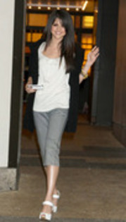 25514890_WTPEYWVPP - Selena Gomez