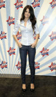 25514907_YGYBCPTNN - Selena Gomez