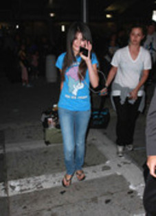 25514920_XTBQORNWL - Selena Gomez