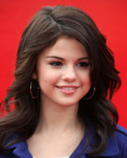 25514938_FDNTIKZWY - Selena Gomez