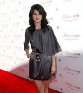 25514949_GPIMGEZNI - Selena Gomez