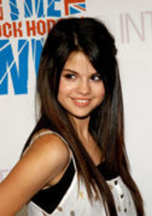 25514954_RVUMERDMY - Selena Gomez