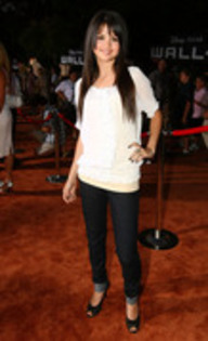 25514957_ZDQIJGAFR - Selena Gomez