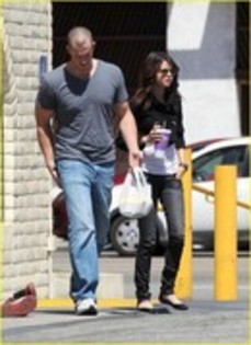 25515079_KNHCPDLWN - Selena Gomez