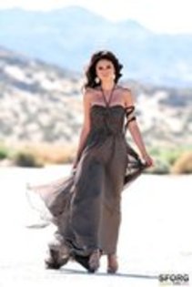25515092_EYXYTPXDK - Selena Gomez
