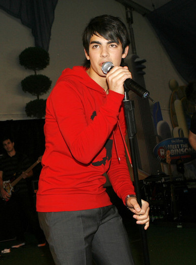 Joe+Jonas+Premiere+Disney+Meet+Robinsons+After+vla_HWs_iXGl - FoR U JoE JoNaS 4