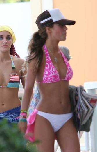 30411521_UGKJVZMXL - 00 Anahi 002