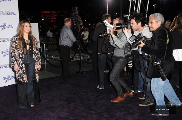 40 - Never Say Never Premiere 0