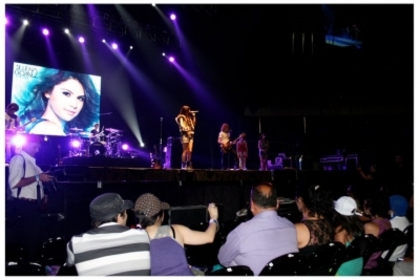 1 - xSelena SoundCheck for the Santiago Chile Concert