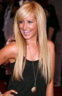 22185821_QLROOUHCD - poze ashley tisdale