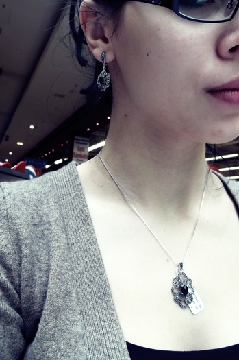 Set cercei pandant; Marcasite si onix
