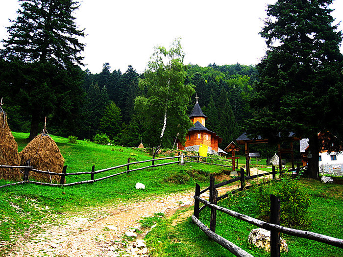 TNHMJZGKAMQBYBSPQHT - 3-Satul Pestera-jud Brasov-si Muntii piatra Craiului