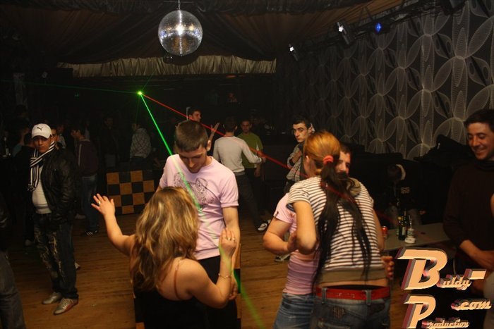 31421483_UETEJQICZ - Club MAGOO S cartierul Malu Spart