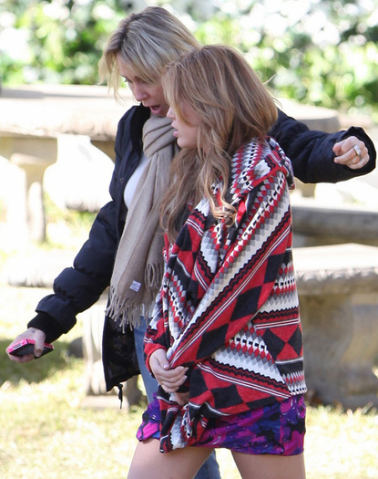 miley-cyrus-so-undercover-tish7