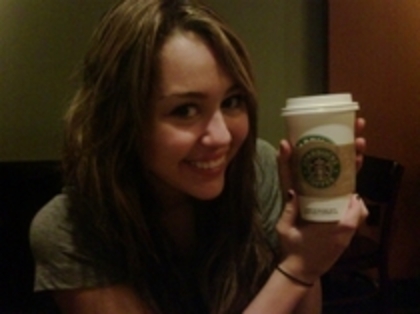 starbucks 3 - starbucks si miley cyrus