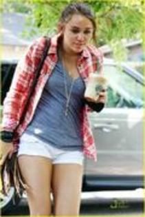 starbucks 4 - starbucks si miley cyrus