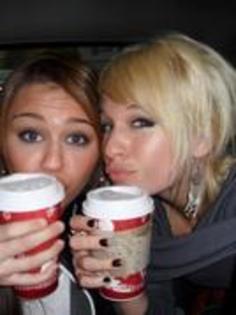 starbucks 5 - starbucks si miley cyrus