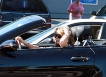 milz life 5 - viata lui miley cyrus in timp ce ea este in Los Angeles in trafic