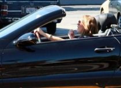 milz life 7 - viata lui miley cyrus in timp ce ea este in Los Angeles in trafic