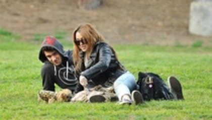 milz and josh 2 - X_x miley cyrus si josh in Grifft Park in Los Angeles
