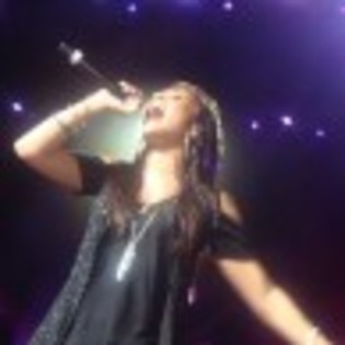 demi brasil 2 111 97x97 Demi Lovato in concert in Brazilia