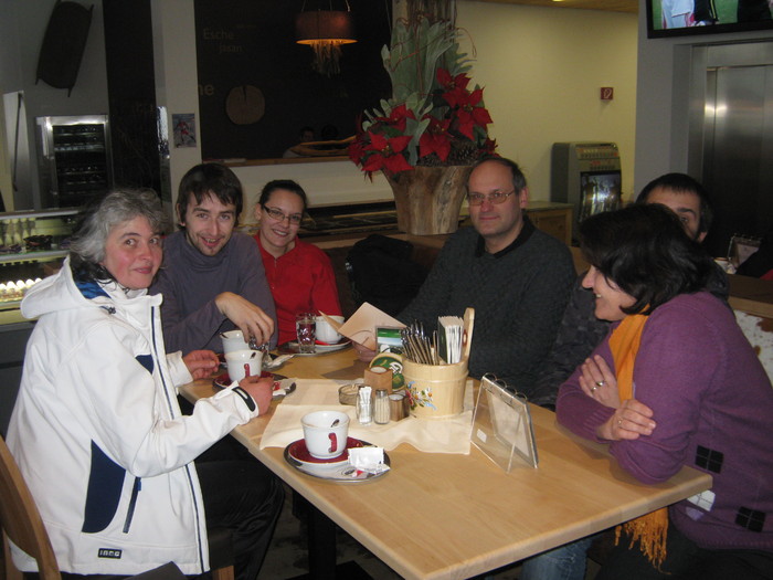 inauntru Helene cu parintii si fratele inauntru Helene cu parintii si fratele