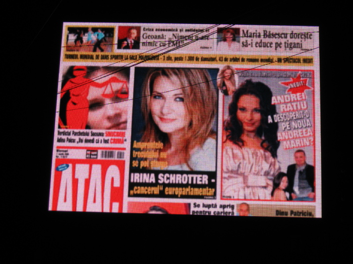 Victoria Petrachi topmodelul cu cel mai sexy fund din Chisinau si Printul Andrei Ratiu; Victoria Petrachi si Andrei Ratiu pe prima pagina a Ziarului Atac, afisat pe panourile din Bucuresti
