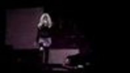 thumb_Avril_Lavigne_-_Victoria_The_Best_Damn_Tour_-_029