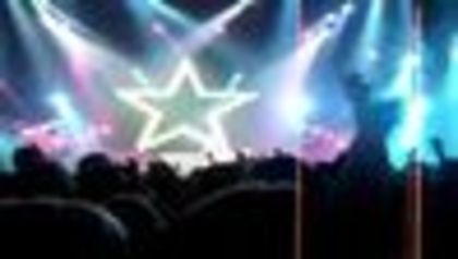 thumb_Avril_Lavigne_-_Victoria_The_Best_Damn_Tour_-_053