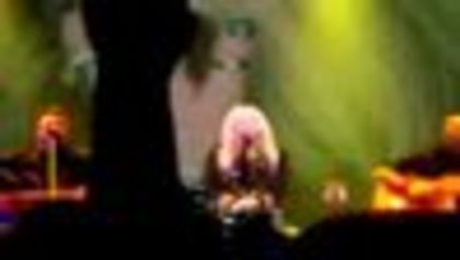 thumb_Avril_Lavigne_-_Victoria_The_Best_Damn_Tour_-_063_001