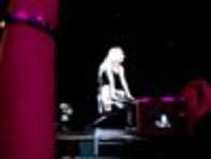 thumb_Avril_Lavigne_-_Toronto_TBDT_-_006