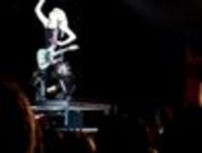 thumb_Avril_Lavigne_-_Toronto_TBDT_-_016