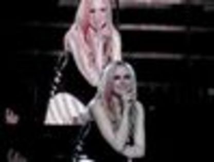 thumb_Avril_Lavigne_-_Toronto_TBDT_-_023