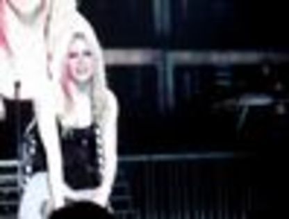 thumb_Avril_Lavigne_-_Toronto_TBDT_-_030