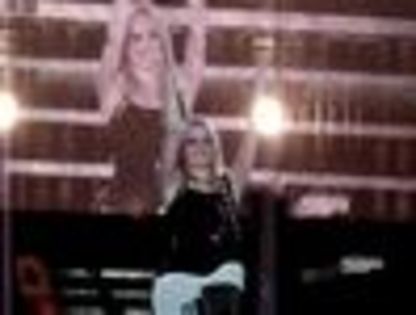 thumb_Avril_Lavigne_-_Toronto_TBDT_-_039