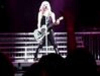 thumb_Avril_Lavigne_-_Toronto_TBDT_-_055