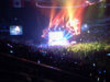 thumb_Avril_Lavigne_-_Toronto_The_Best_Damn_Tour_-_025