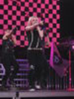 thumb_Avril_Lavigne_-_Toronto_The_Best_Damn_Tour_-_040