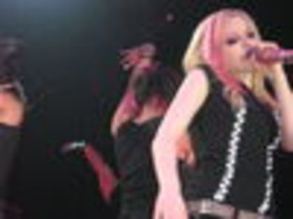 thumb_Avril_Lavigne_-_Toronto_The_Best_Damn_Tour_-_041_001 - The Best Damn Tour - April 07     - Live Toronto