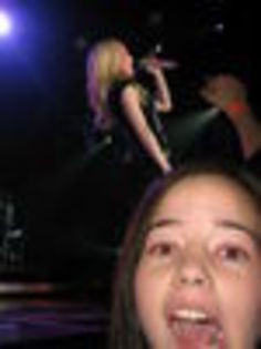 thumb_Avril_Lavigne_-_Toronto_The_Best_Damn_Tour_-_043 - The Best Damn Tour - April 07     - Live Toronto